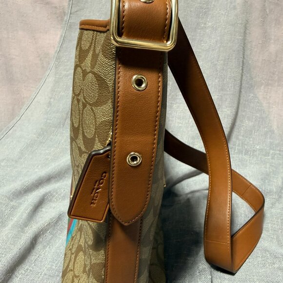 Coach Logo Print Crossbody with Colorful Stripes 🎨👜 - Picture 2 of 10